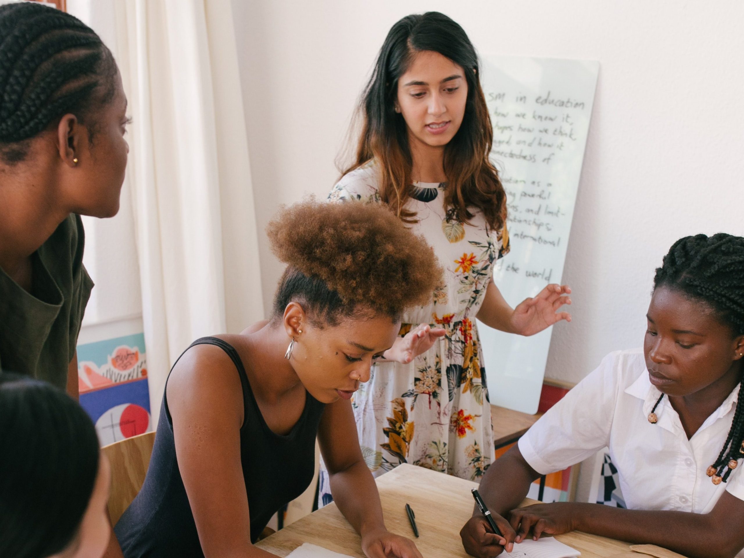 DEI - Adentrémonos en un tema que no es solo una moda, sino un cambio radical para las organizaciones: la Diversidad, Equidad e Inclusió.